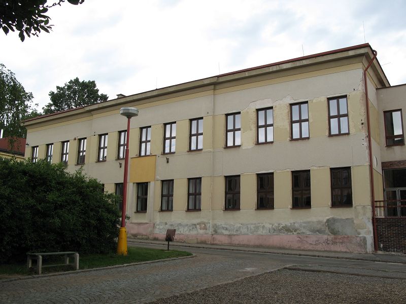 Základní škola, tzv. dívčí