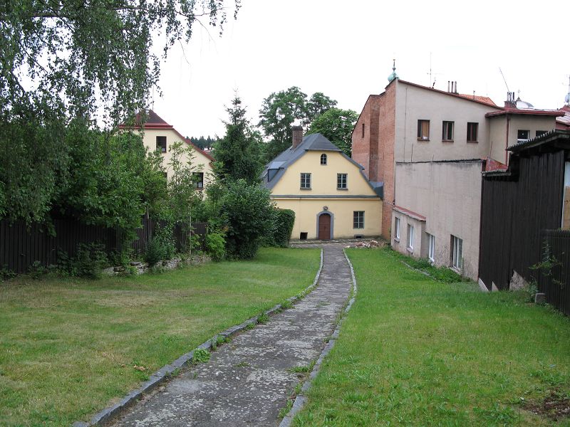 Za domkem Boženy Němcové